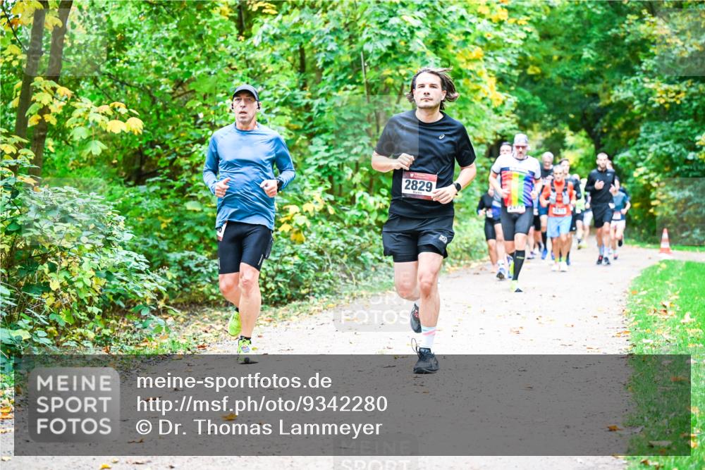 12.10.2025 - Bramfelder Halbmarathon 2025 Dr. Thomas Lammeyer http://msf.ph/oto/9342280 12.10.2025 09:54:31 Laufen 2829 meine-sportfotos.de