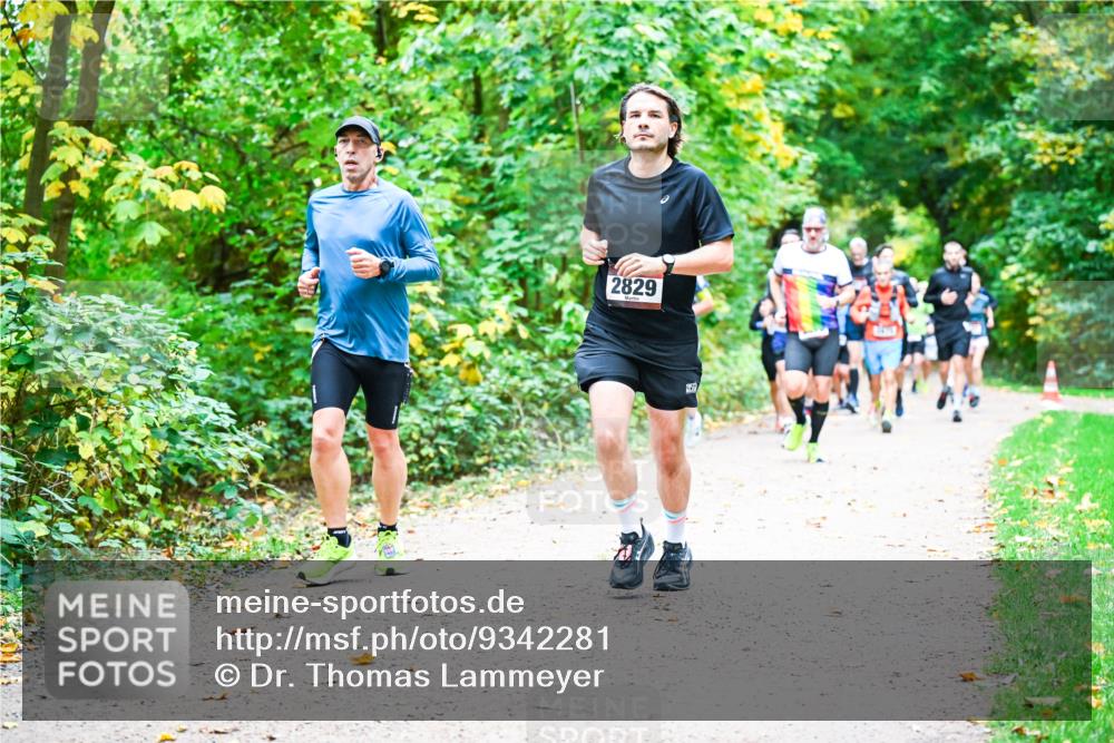 12.10.2025 - Bramfelder Halbmarathon 2025 Dr. Thomas Lammeyer http://msf.ph/oto/9342281 12.10.2025 09:54:31 Laufen 2829 meine-sportfotos.de