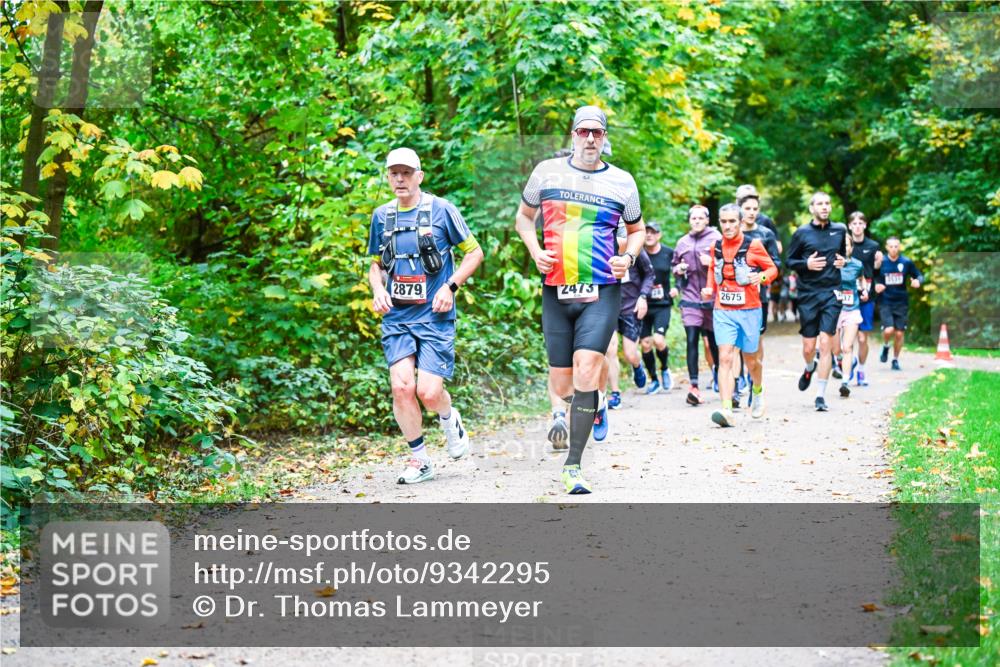 12.10.2025 - Bramfelder Halbmarathon 2025 Dr. Thomas Lammeyer http://msf.ph/oto/9342295 12.10.2025 09:54:33 Laufen 2879, 2473, 2675 meine-sportfotos.de