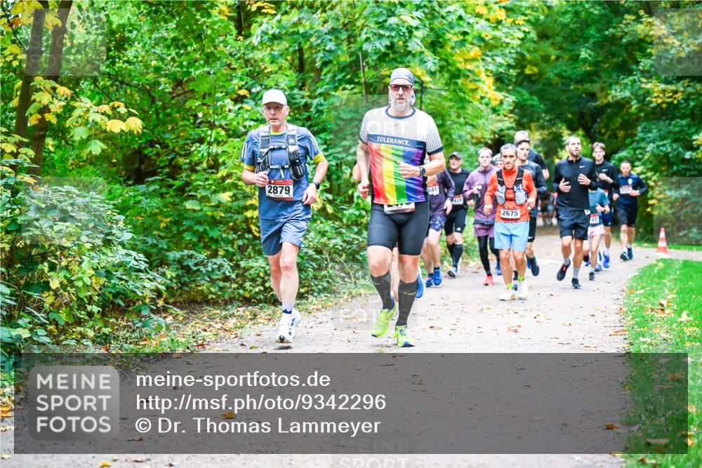12.10.2025 - Bramfelder Halbmarathon 2025 Dr. Thomas Lammeyer http://msf.ph/oto/9342296 12.10.2025 09:54:33 Laufen 2879, 841, 431, 2675, 37 meine-sportfotos.de