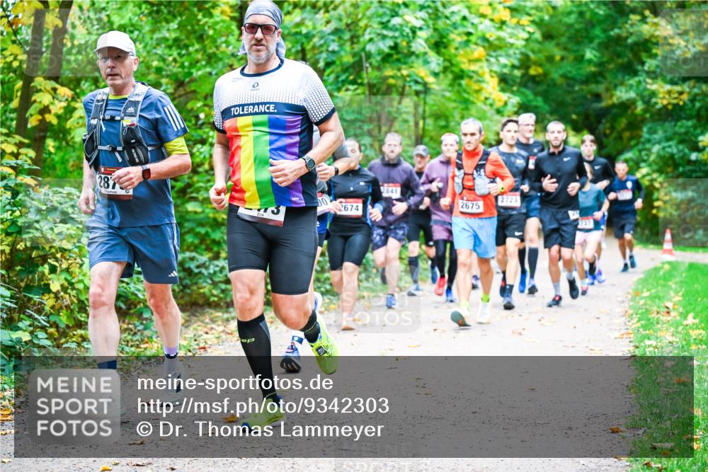 12.10.2025 - Bramfelder Halbmarathon 2025 Dr. Thomas Lammeyer http://msf.ph/oto/9342303 12.10.2025 09:54:34 Laufen 287, 73, 00, 2674, 841, 2723, 2675 meine-sportfotos.de