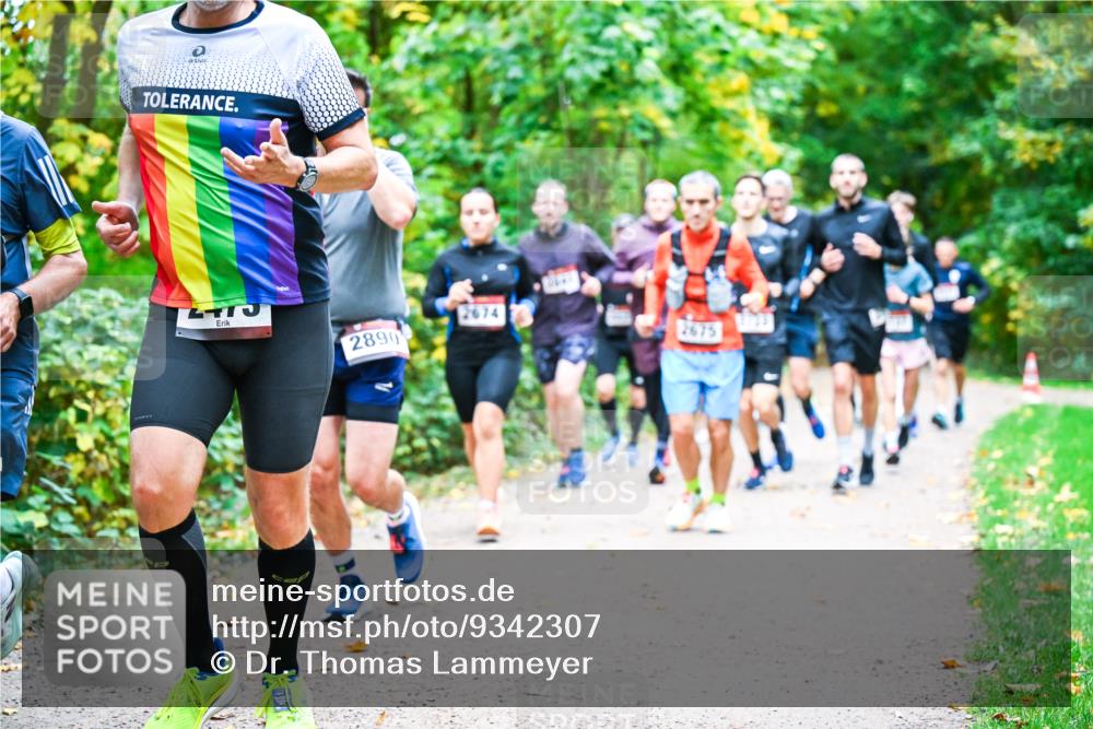 12.10.2025 - Bramfelder Halbmarathon 2025 Dr. Thomas Lammeyer http://msf.ph/oto/9342307 12.10.2025 09:54:35 Laufen 2890, 2674, 2675 meine-sportfotos.de