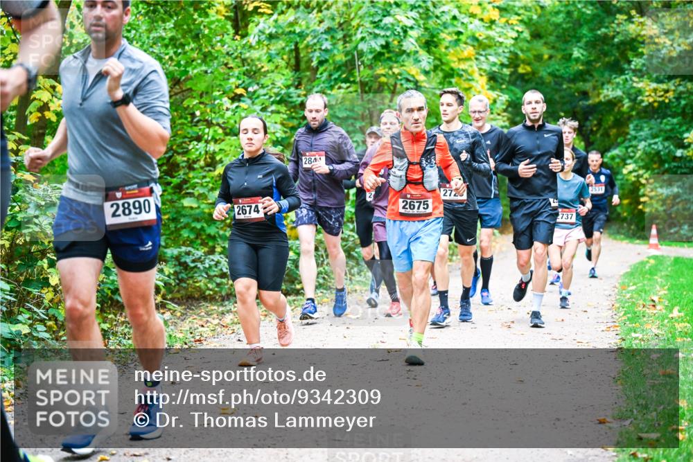 12.10.2025 - Bramfelder Halbmarathon 2025 Dr. Thomas Lammeyer http://msf.ph/oto/9342309 12.10.2025 09:54:35 Laufen 2890, 2674, 284, 2675, 272, 2737, 2531 meine-sportfotos.de
