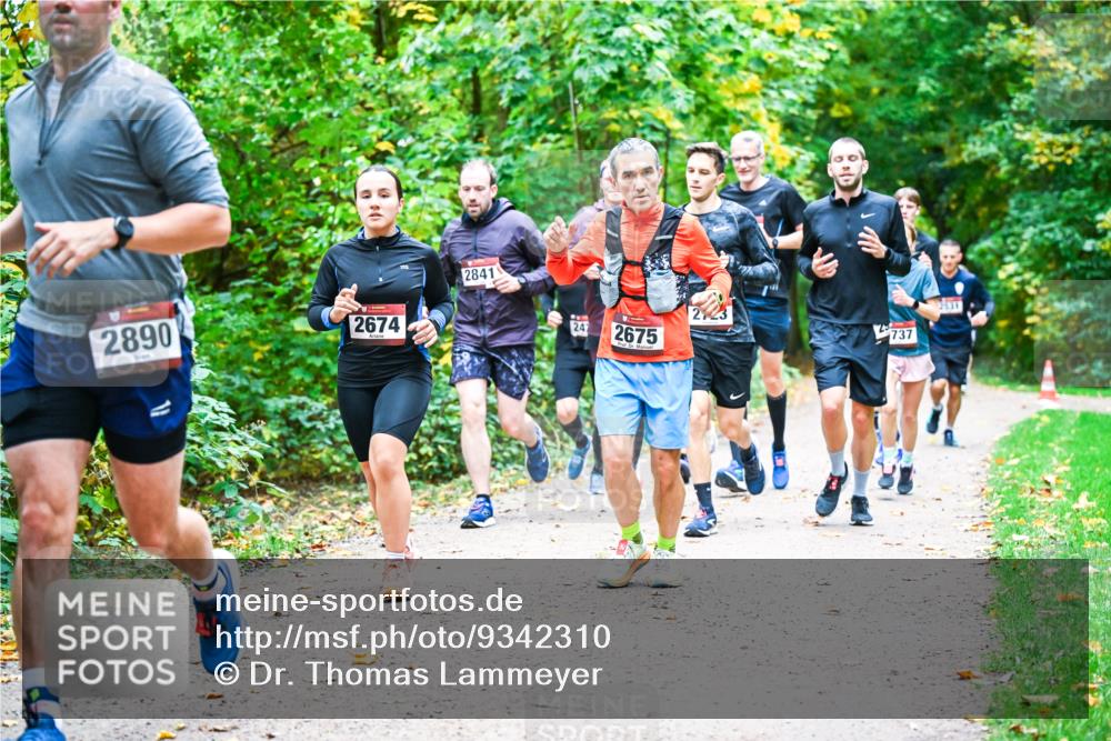 12.10.2025 - Bramfelder Halbmarathon 2025 Dr. Thomas Lammeyer http://msf.ph/oto/9342310 12.10.2025 09:54:36 Laufen 2890, 2674, 2841, 247, 2675, 737, 3431 meine-sportfotos.de