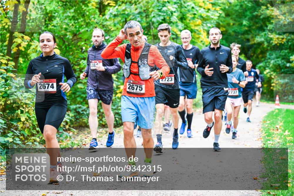 12.10.2025 - Bramfelder Halbmarathon 2025 Dr. Thomas Lammeyer http://msf.ph/oto/9342315 12.10.2025 09:54:36 Laufen 2674, 28, 2675, 2723, 2737 meine-sportfotos.de