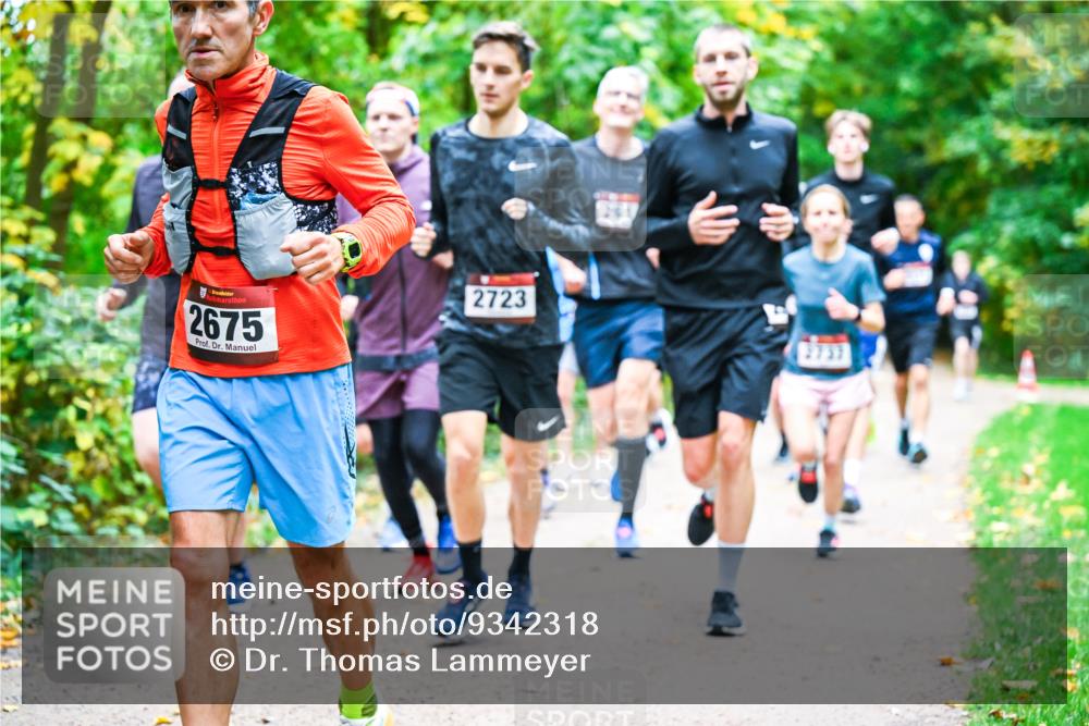 12.10.2025 - Bramfelder Halbmarathon 2025 Dr. Thomas Lammeyer http://msf.ph/oto/9342318 12.10.2025 09:54:37 Laufen 2675, 2723, 7737 meine-sportfotos.de