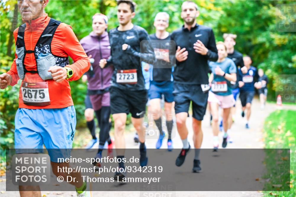 12.10.2025 - Bramfelder Halbmarathon 2025 Dr. Thomas Lammeyer http://msf.ph/oto/9342319 12.10.2025 09:54:37 Laufen 2675, 2723 meine-sportfotos.de