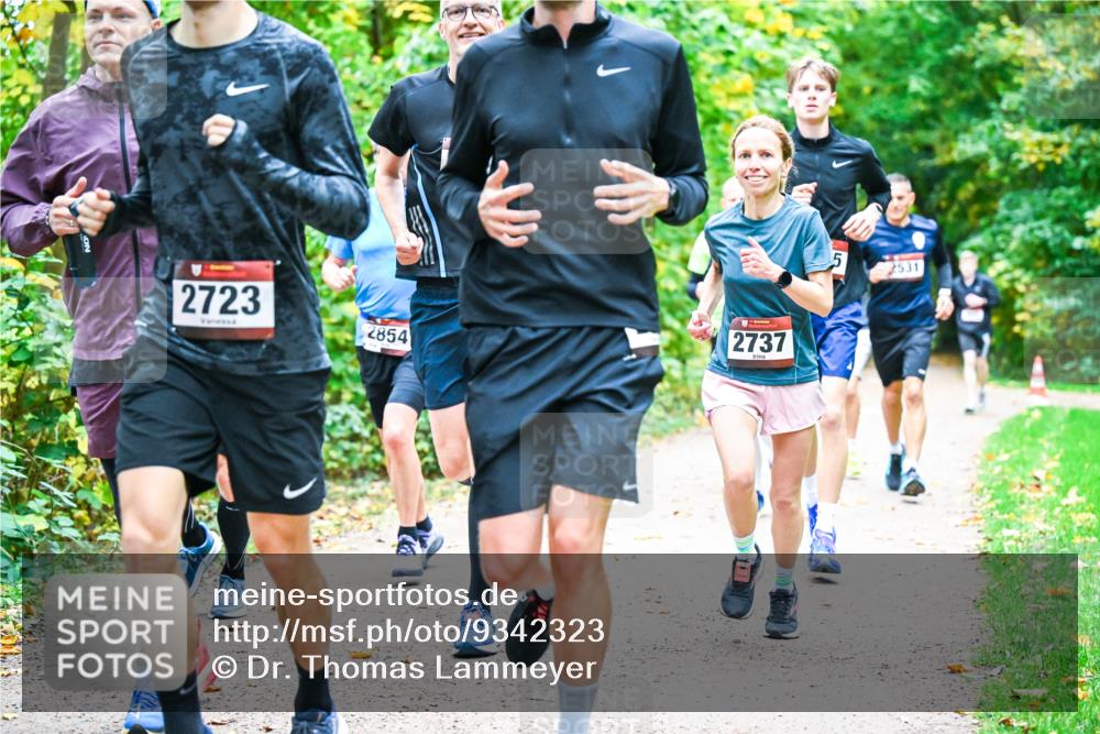 12.10.2025 - Bramfelder Halbmarathon 2025 Dr. Thomas Lammeyer http://msf.ph/oto/9342323 12.10.2025 09:54:38 Laufen 2723, 2854, 2737, 2531 meine-sportfotos.de