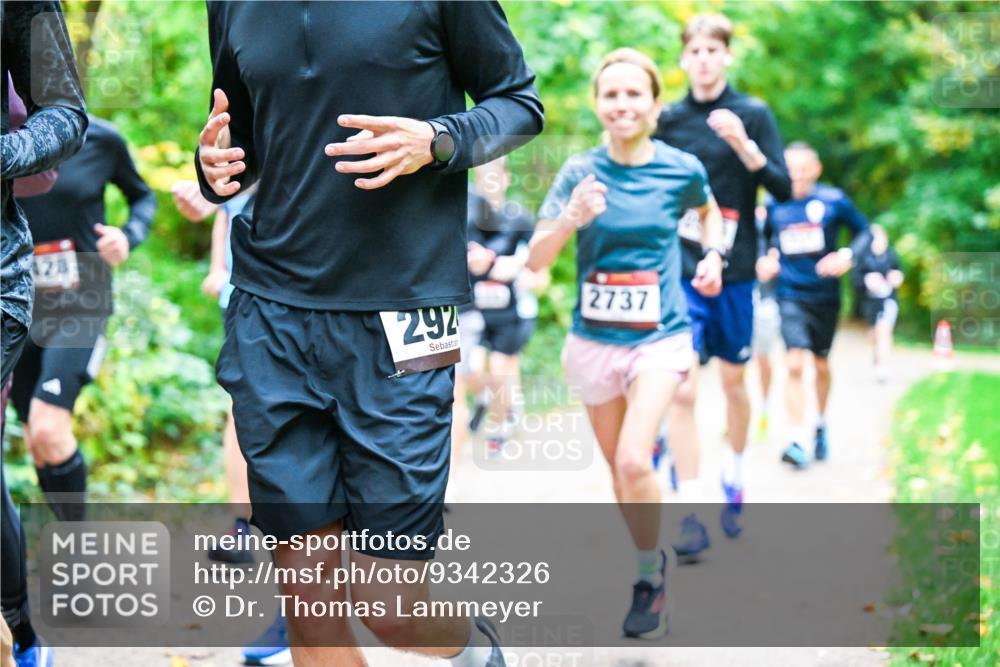 12.10.2025 - Bramfelder Halbmarathon 2025 Dr. Thomas Lammeyer http://msf.ph/oto/9342326 12.10.2025 09:54:38 Laufen 128, 292, 2737 meine-sportfotos.de