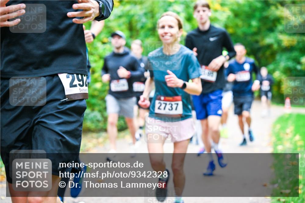 12.10.2025 - Bramfelder Halbmarathon 2025 Dr. Thomas Lammeyer http://msf.ph/oto/9342328 12.10.2025 09:54:38 Laufen 297, 2737 meine-sportfotos.de