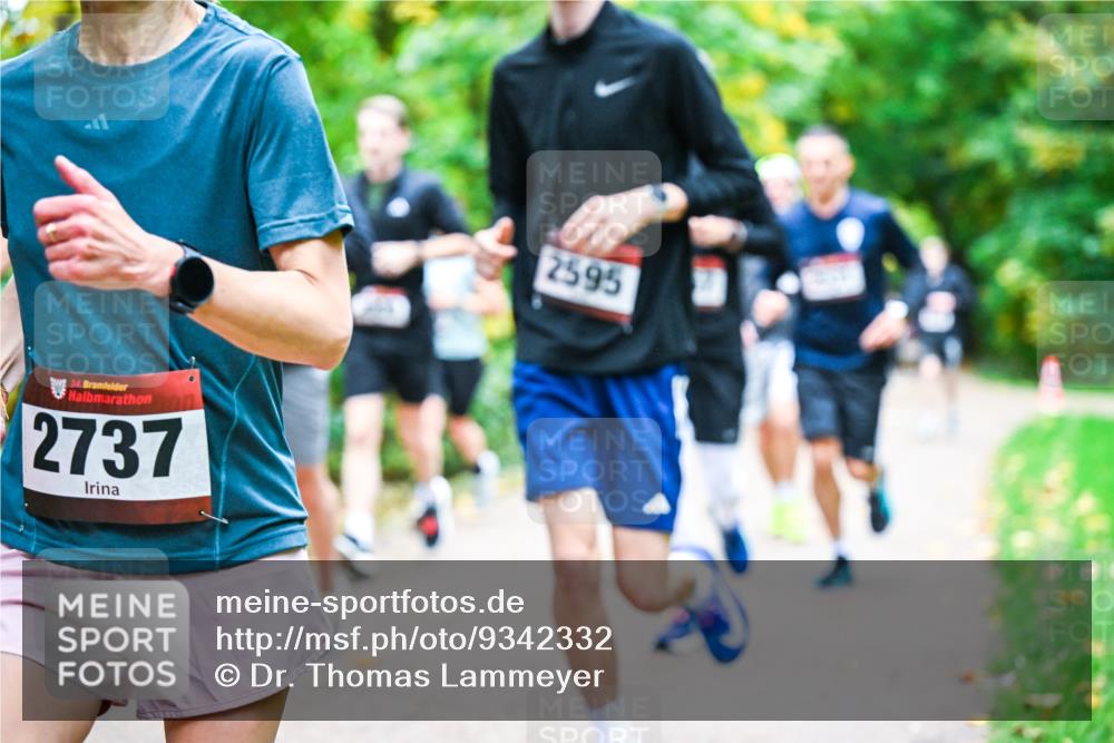 12.10.2025 - Bramfelder Halbmarathon 2025 Dr. Thomas Lammeyer http://msf.ph/oto/9342332 12.10.2025 09:54:39 Laufen 34, 2737, 2595 meine-sportfotos.de