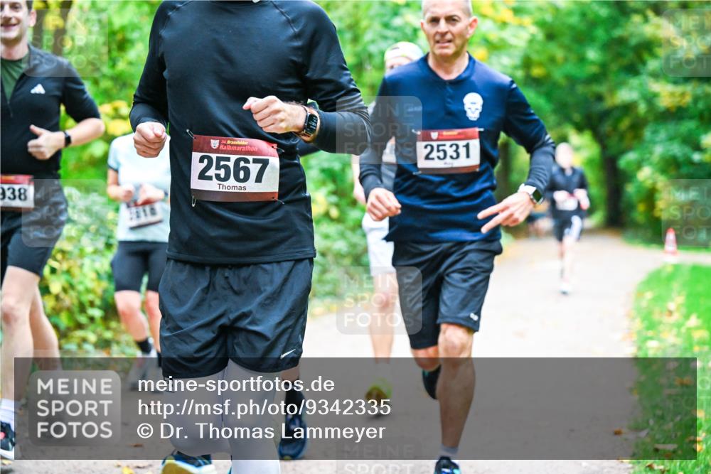 12.10.2025 - Bramfelder Halbmarathon 2025 Dr. Thomas Lammeyer http://msf.ph/oto/9342335 12.10.2025 09:54:40 Laufen 938, 34, 2567, 2531 meine-sportfotos.de