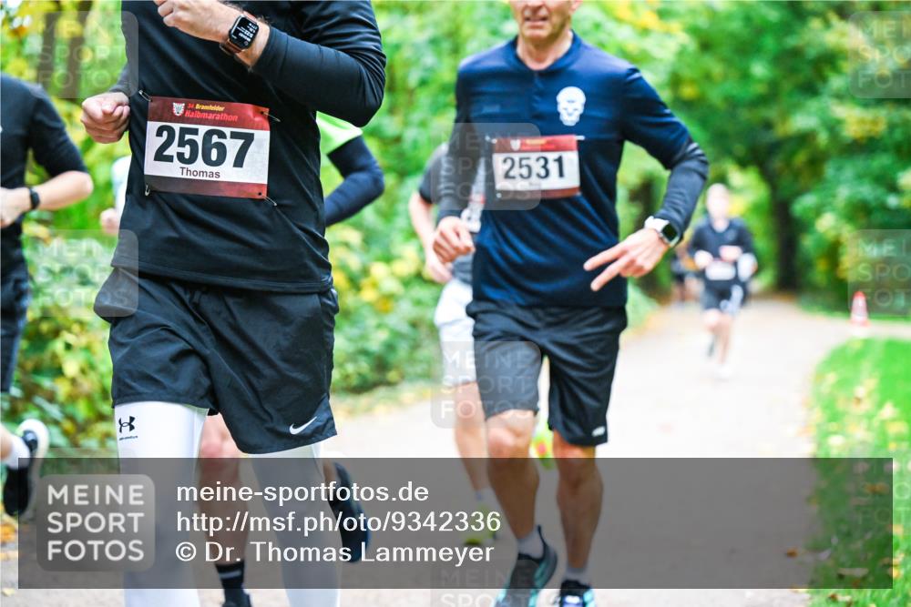 12.10.2025 - Bramfelder Halbmarathon 2025 Dr. Thomas Lammeyer http://msf.ph/oto/9342336 12.10.2025 09:54:40 Laufen 34, 2567, 2531 meine-sportfotos.de