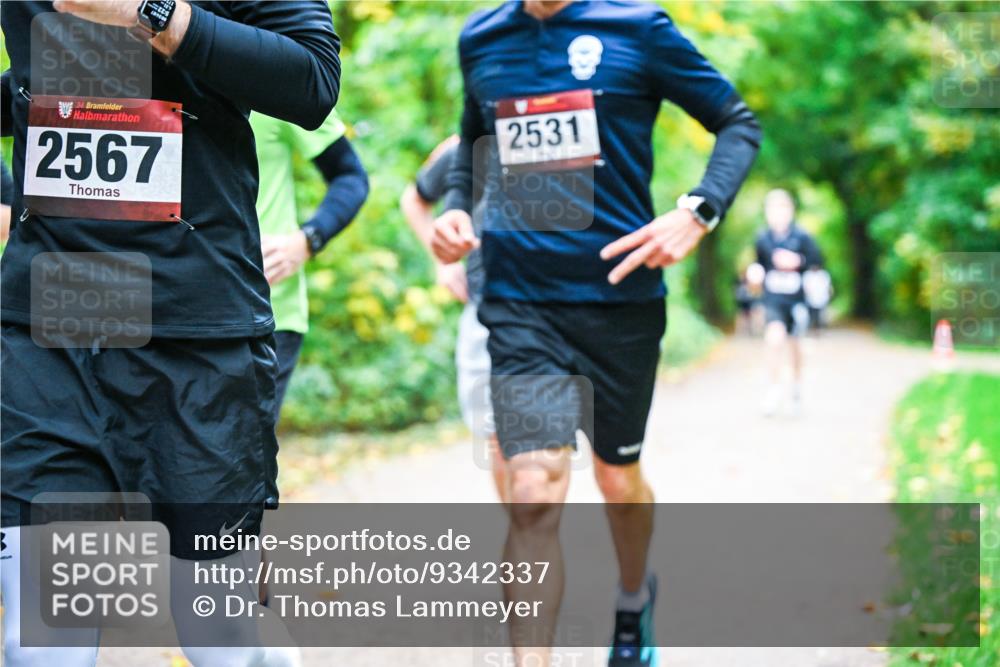 12.10.2025 - Bramfelder Halbmarathon 2025 Dr. Thomas Lammeyer http://msf.ph/oto/9342337 12.10.2025 09:54:40 Laufen 21, 109200, 34, 2567, 2531 meine-sportfotos.de