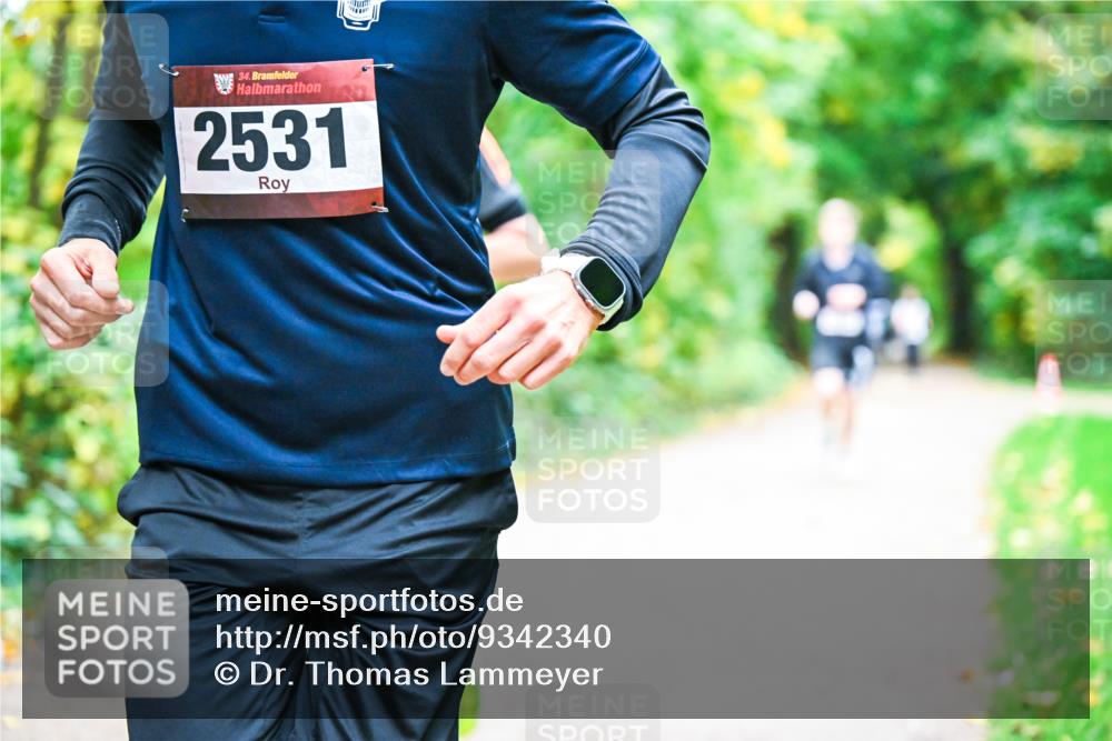 12.10.2025 - Bramfelder Halbmarathon 2025 Dr. Thomas Lammeyer http://msf.ph/oto/9342340 12.10.2025 09:54:41 Laufen 34, 2531 meine-sportfotos.de