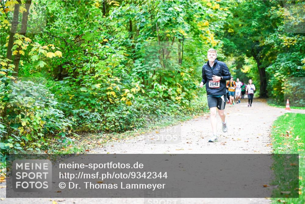 12.10.2025 - Bramfelder Halbmarathon 2025 Dr. Thomas Lammeyer http://msf.ph/oto/9342344 12.10.2025 09:54:42 Laufen 2642 meine-sportfotos.de