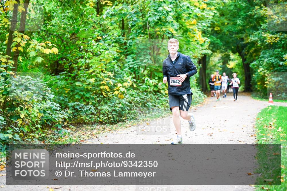 12.10.2025 - Bramfelder Halbmarathon 2025 Dr. Thomas Lammeyer http://msf.ph/oto/9342350 12.10.2025 09:54:43 Laufen 2642 meine-sportfotos.de