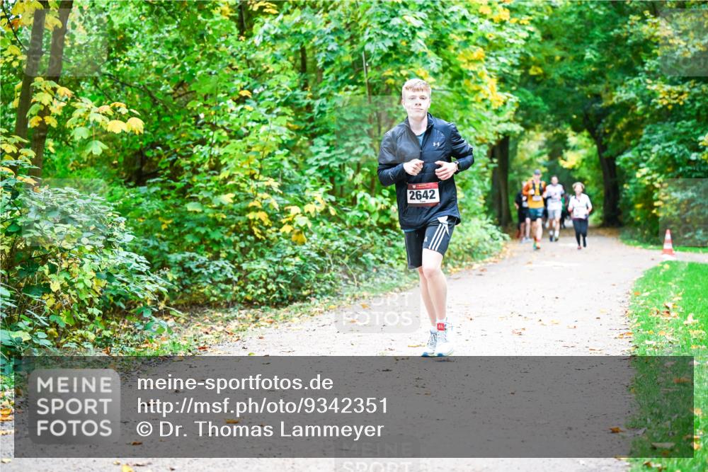 12.10.2025 - Bramfelder Halbmarathon 2025 Dr. Thomas Lammeyer http://msf.ph/oto/9342351 12.10.2025 09:54:43 Laufen 2642 meine-sportfotos.de