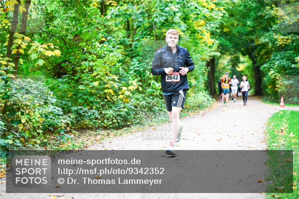 12.10.2025 - Bramfelder Halbmarathon 2025 Dr. Thomas Lammeyer http://msf.ph/oto/9342352 12.10.2025 09:54:43 Laufen 2642 meine-sportfotos.de