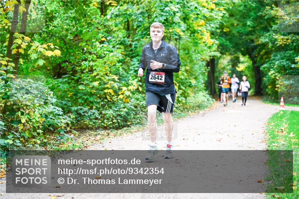 12.10.2025 - Bramfelder Halbmarathon 2025 Dr. Thomas Lammeyer http://msf.ph/oto/9342354 12.10.2025 09:54:43 Laufen 2642 meine-sportfotos.de