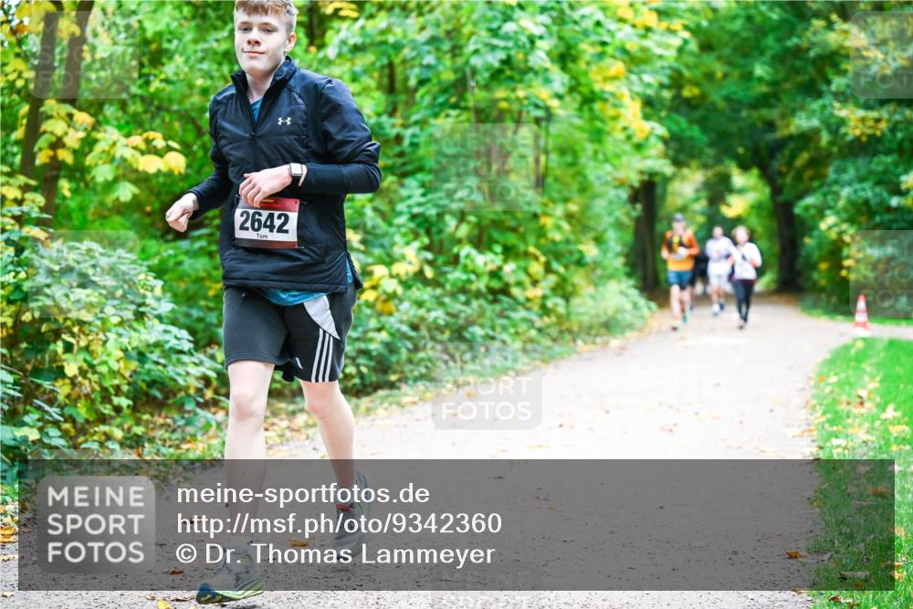 12.10.2025 - Bramfelder Halbmarathon 2025 Dr. Thomas Lammeyer http://msf.ph/oto/9342360 12.10.2025 09:54:44 Laufen 2642 meine-sportfotos.de