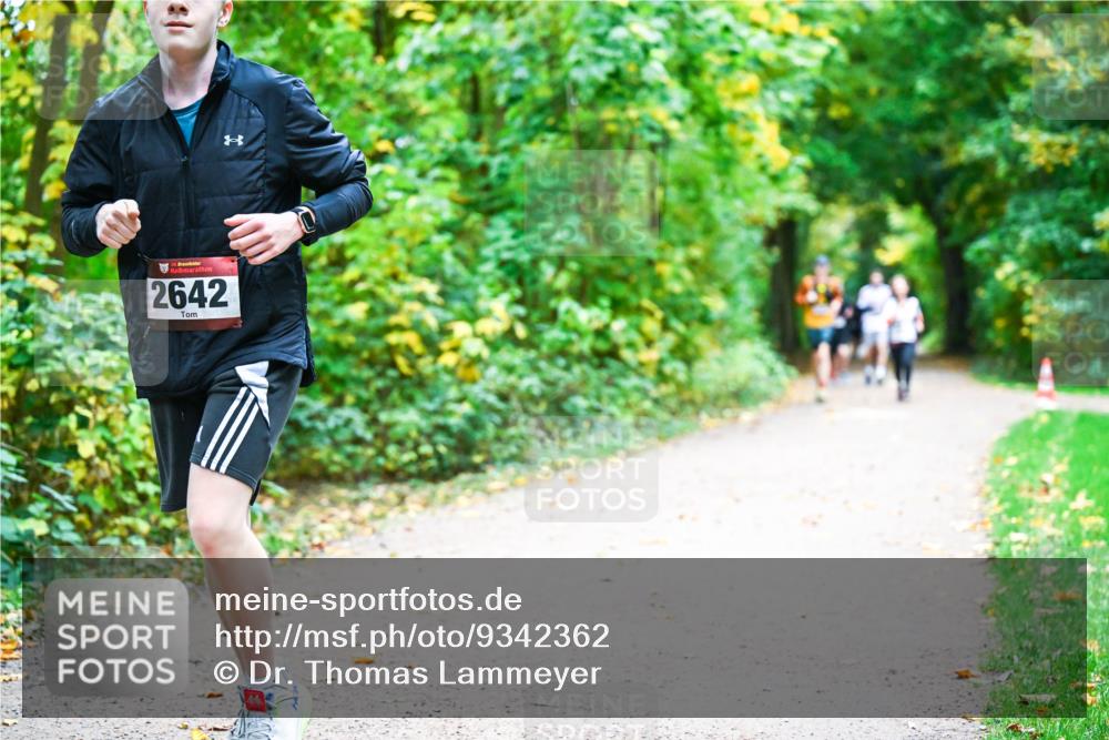 12.10.2025 - Bramfelder Halbmarathon 2025 Dr. Thomas Lammeyer http://msf.ph/oto/9342362 12.10.2025 09:54:44 Laufen 2642 meine-sportfotos.de