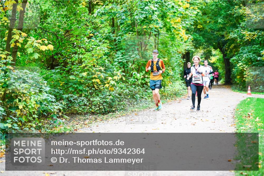 12.10.2025 - Bramfelder Halbmarathon 2025 Dr. Thomas Lammeyer http://msf.ph/oto/9342364 12.10.2025 09:54:49 Laufen 2826, 2814 meine-sportfotos.de