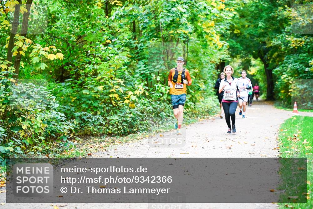12.10.2025 - Bramfelder Halbmarathon 2025 Dr. Thomas Lammeyer http://msf.ph/oto/9342366 12.10.2025 09:54:49 Laufen 2826, 2814 meine-sportfotos.de