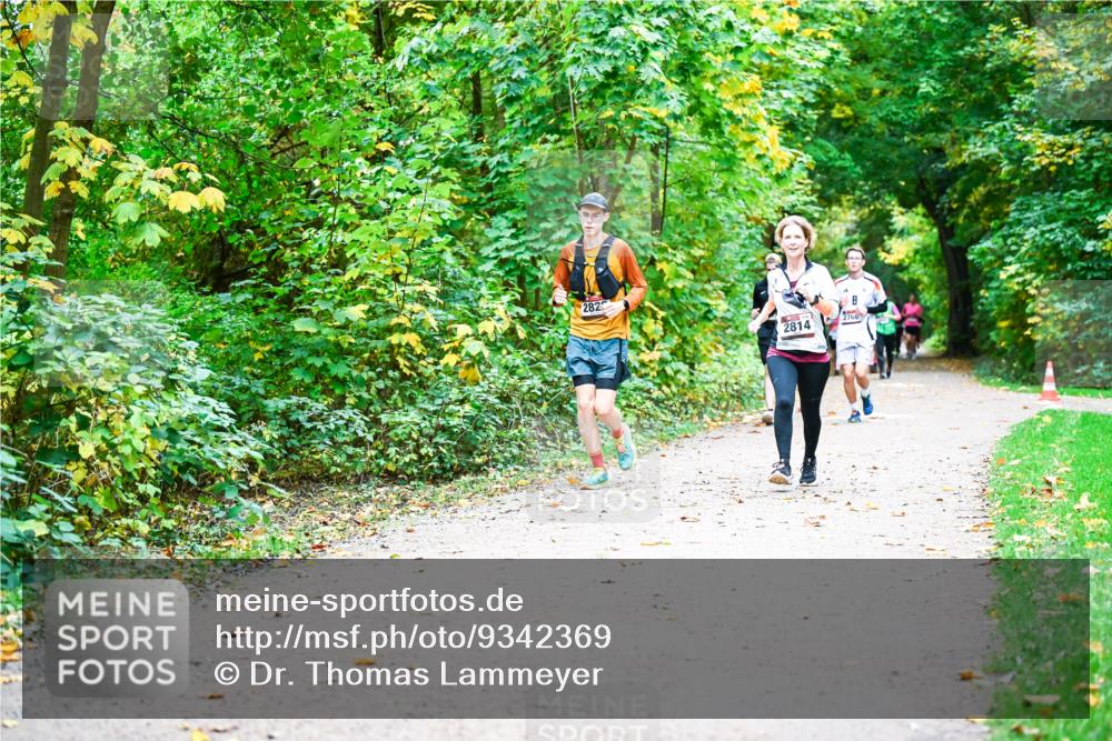 12.10.2025 - Bramfelder Halbmarathon 2025 Dr. Thomas Lammeyer http://msf.ph/oto/9342369 12.10.2025 09:54:49 Laufen 282, 2814, 2766 meine-sportfotos.de