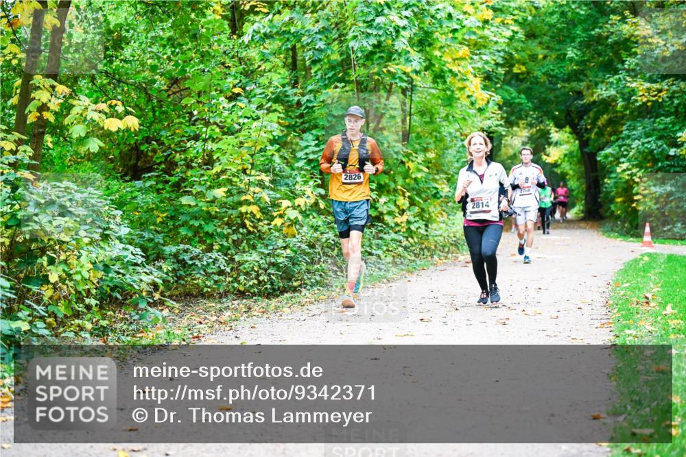 12.10.2025 - Bramfelder Halbmarathon 2025 Dr. Thomas Lammeyer http://msf.ph/oto/9342371 12.10.2025 09:54:50 Laufen 2826, 2814, 2768 meine-sportfotos.de