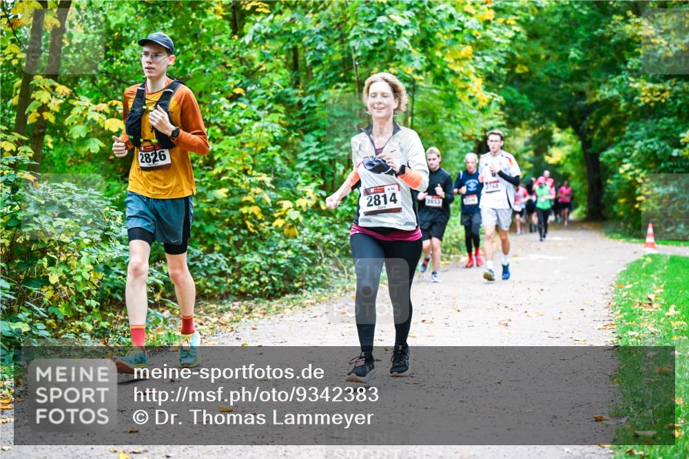12.10.2025 - Bramfelder Halbmarathon 2025 Dr. Thomas Lammeyer http://msf.ph/oto/9342383 12.10.2025 09:54:51 Laufen 2826, 56, 2814, 2853, 2768 meine-sportfotos.de