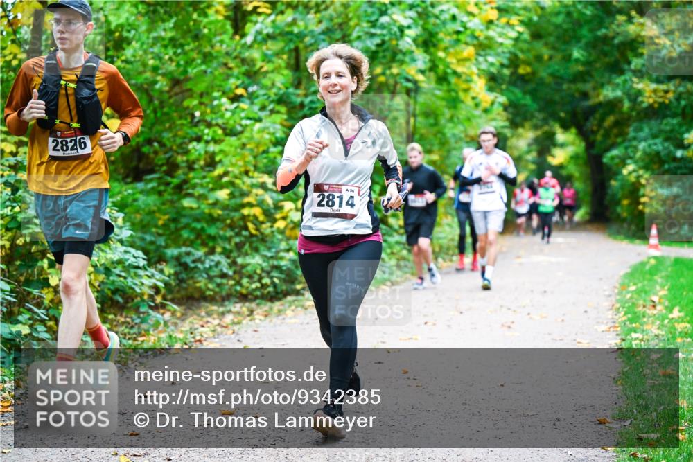 12.10.2025 - Bramfelder Halbmarathon 2025 Dr. Thomas Lammeyer http://msf.ph/oto/9342385 12.10.2025 09:54:52 Laufen 2826, 2814 meine-sportfotos.de