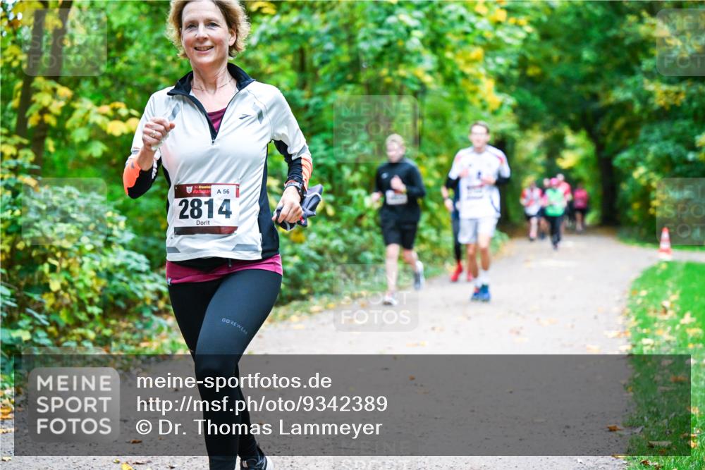 12.10.2025 - Bramfelder Halbmarathon 2025 Dr. Thomas Lammeyer http://msf.ph/oto/9342389 12.10.2025 09:54:52 Laufen 56, 2814 meine-sportfotos.de