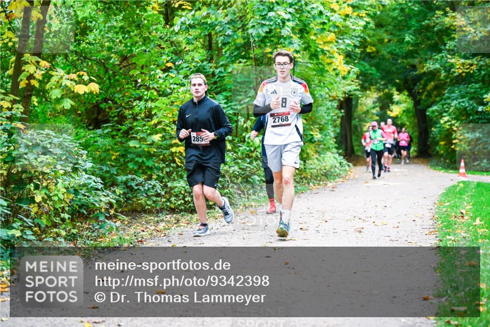 12.10.2025 - Bramfelder Halbmarathon 2025 Dr. Thomas Lammeyer http://msf.ph/oto/9342398 12.10.2025 09:54:54 Laufen 285, 2768 meine-sportfotos.de