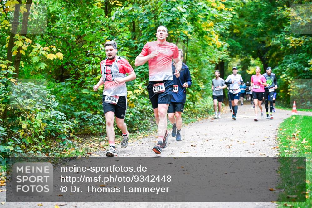12.10.2025 - Bramfelder Halbmarathon 2025 Dr. Thomas Lammeyer http://msf.ph/oto/9342448 12.10.2025 09:55:03 Laufen 2624, 2776, 64, 2681, 3752 meine-sportfotos.de
