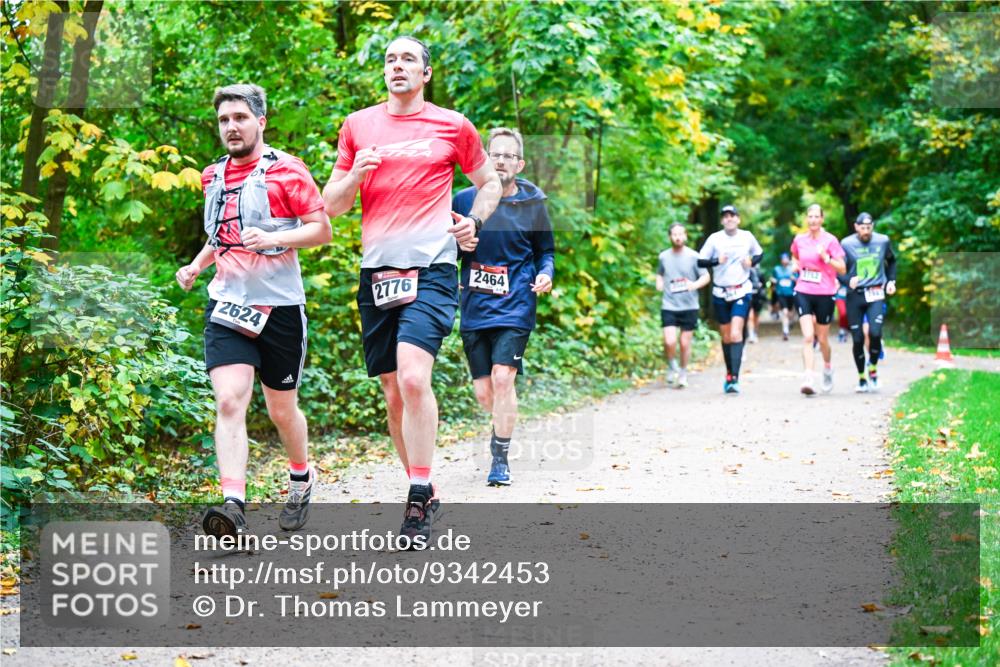 12.10.2025 - Bramfelder Halbmarathon 2025 Dr. Thomas Lammeyer http://msf.ph/oto/9342453 12.10.2025 09:55:04 Laufen 2624, 2776, 2464 meine-sportfotos.de