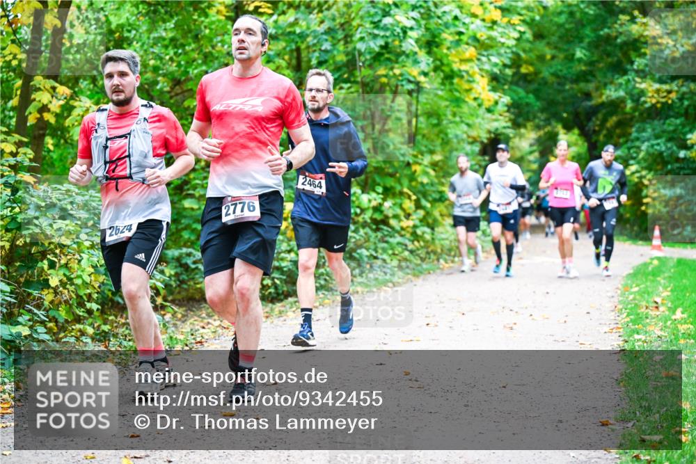 12.10.2025 - Bramfelder Halbmarathon 2025 Dr. Thomas Lammeyer http://msf.ph/oto/9342455 12.10.2025 09:55:04 Laufen 2624, 2776, 2464 meine-sportfotos.de