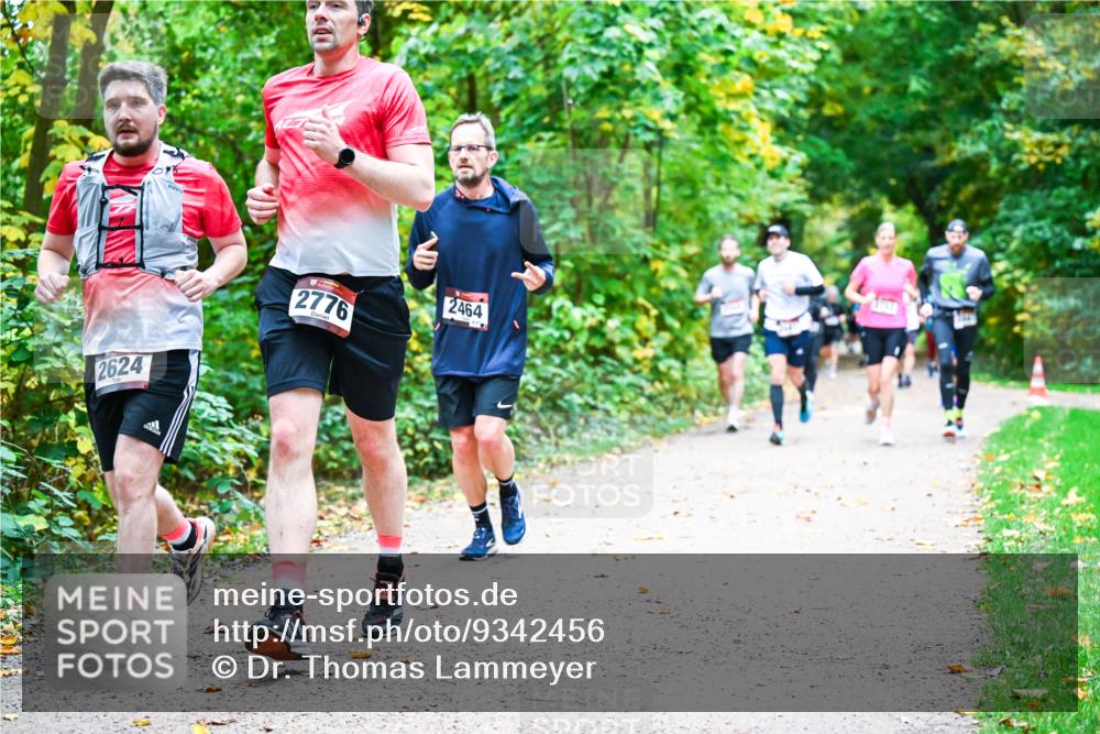 12.10.2025 - Bramfelder Halbmarathon 2025 Dr. Thomas Lammeyer http://msf.ph/oto/9342456 12.10.2025 09:55:04 Laufen 2624, 2776, 2464 meine-sportfotos.de