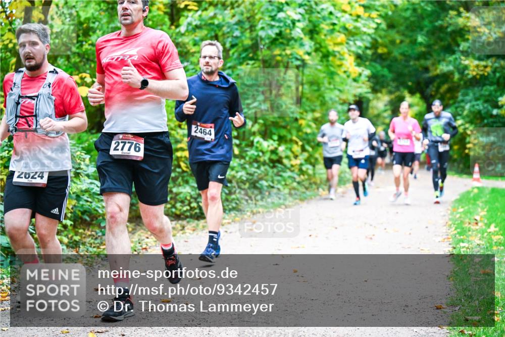 12.10.2025 - Bramfelder Halbmarathon 2025 Dr. Thomas Lammeyer http://msf.ph/oto/9342457 12.10.2025 09:55:04 Laufen 2624, 2776, 2464 meine-sportfotos.de