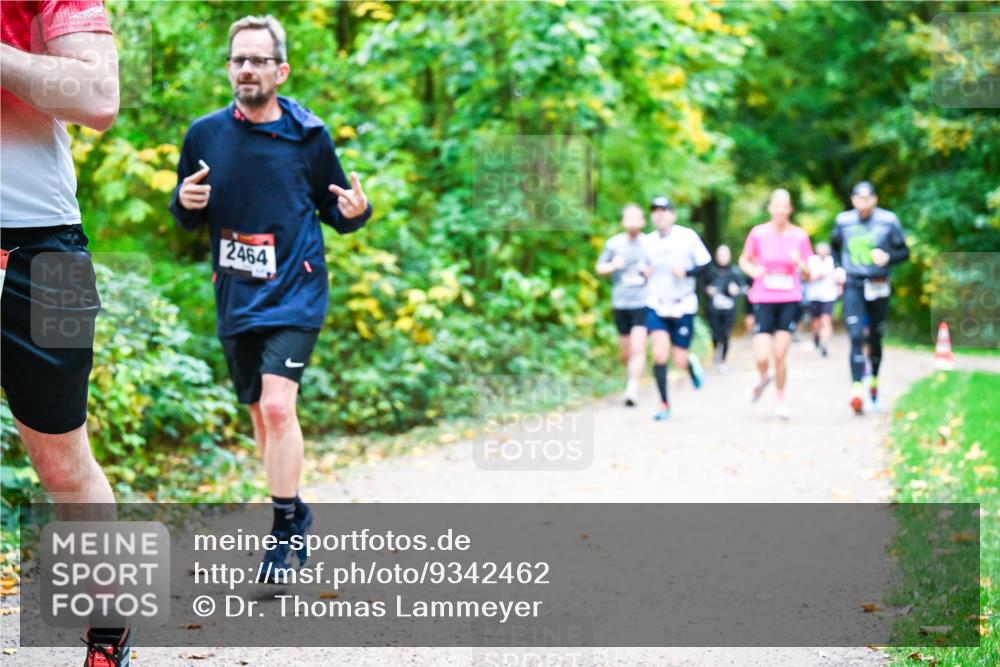 12.10.2025 - Bramfelder Halbmarathon 2025 Dr. Thomas Lammeyer http://msf.ph/oto/9342462 12.10.2025 09:55:05 Laufen 2464 meine-sportfotos.de