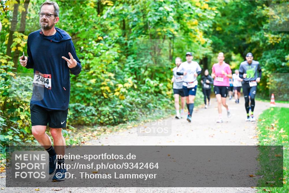 12.10.2025 - Bramfelder Halbmarathon 2025 Dr. Thomas Lammeyer http://msf.ph/oto/9342464 12.10.2025 09:55:05 Laufen 2464, 47 meine-sportfotos.de