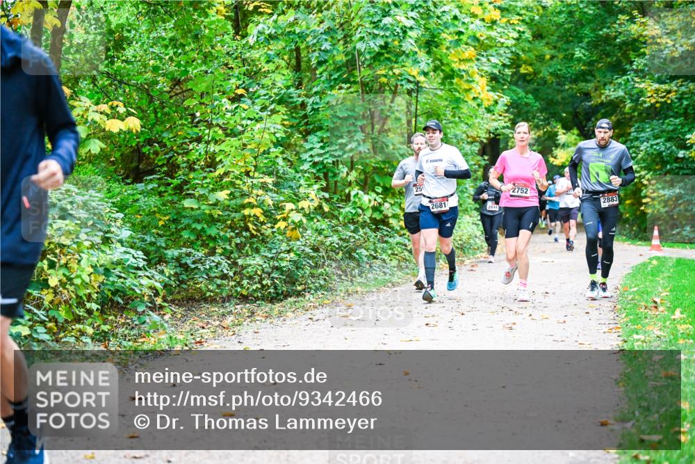 12.10.2025 - Bramfelder Halbmarathon 2025 Dr. Thomas Lammeyer http://msf.ph/oto/9342466 12.10.2025 09:55:06 Laufen 2681, 2844, 2752, 2883 meine-sportfotos.de
