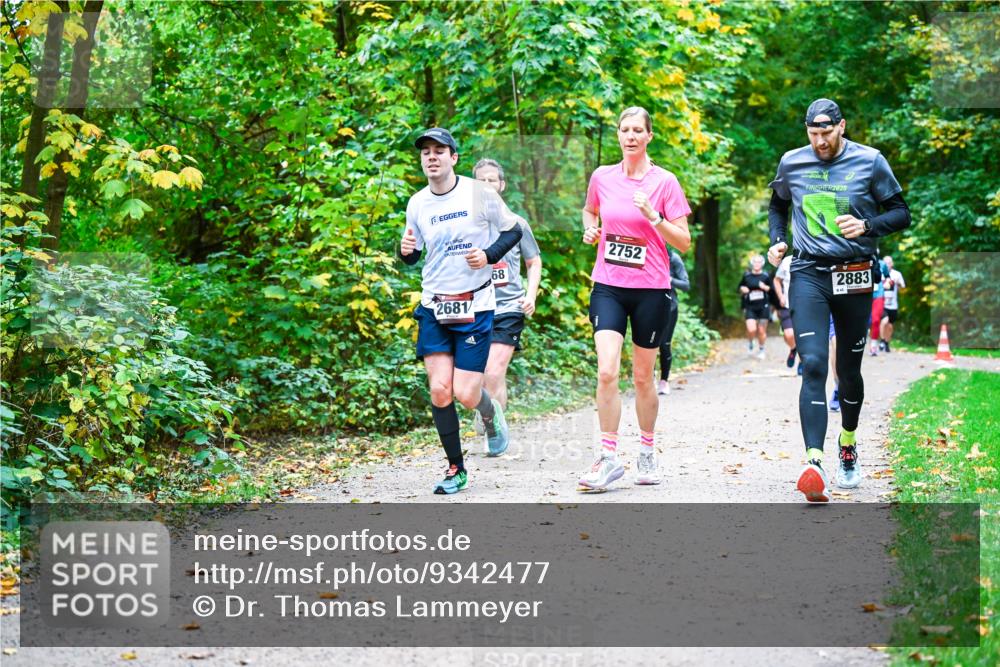 12.10.2025 - Bramfelder Halbmarathon 2025 Dr. Thomas Lammeyer http://msf.ph/oto/9342477 12.10.2025 09:55:07 Laufen 2025, 2681, 68, 2752, 2883 meine-sportfotos.de