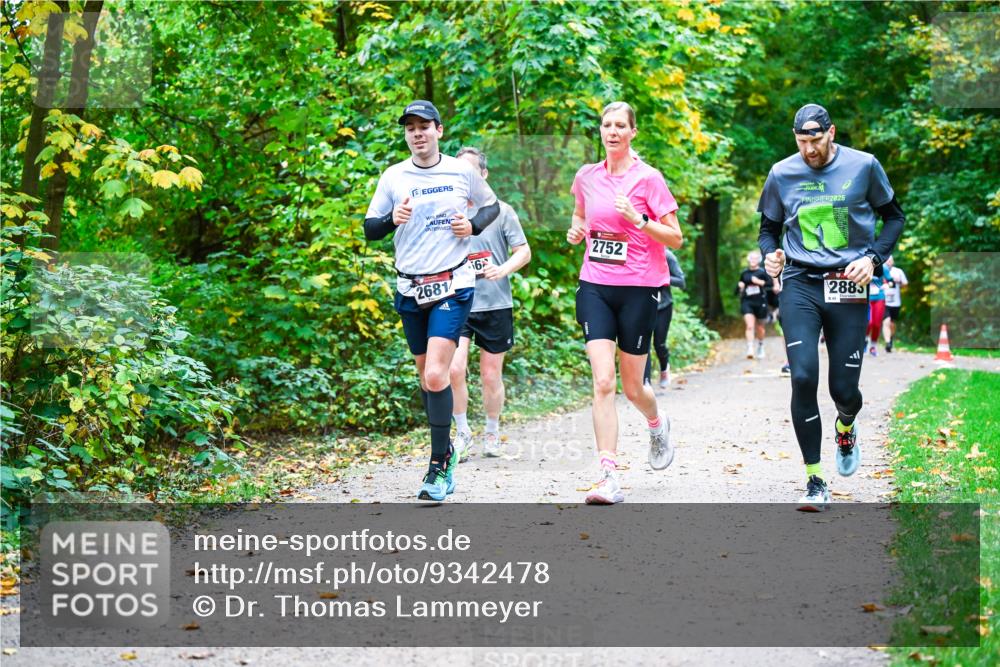 12.10.2025 - Bramfelder Halbmarathon 2025 Dr. Thomas Lammeyer http://msf.ph/oto/9342478 12.10.2025 09:55:08 Laufen 2681, 16, 2752, 2025, 2885 meine-sportfotos.de