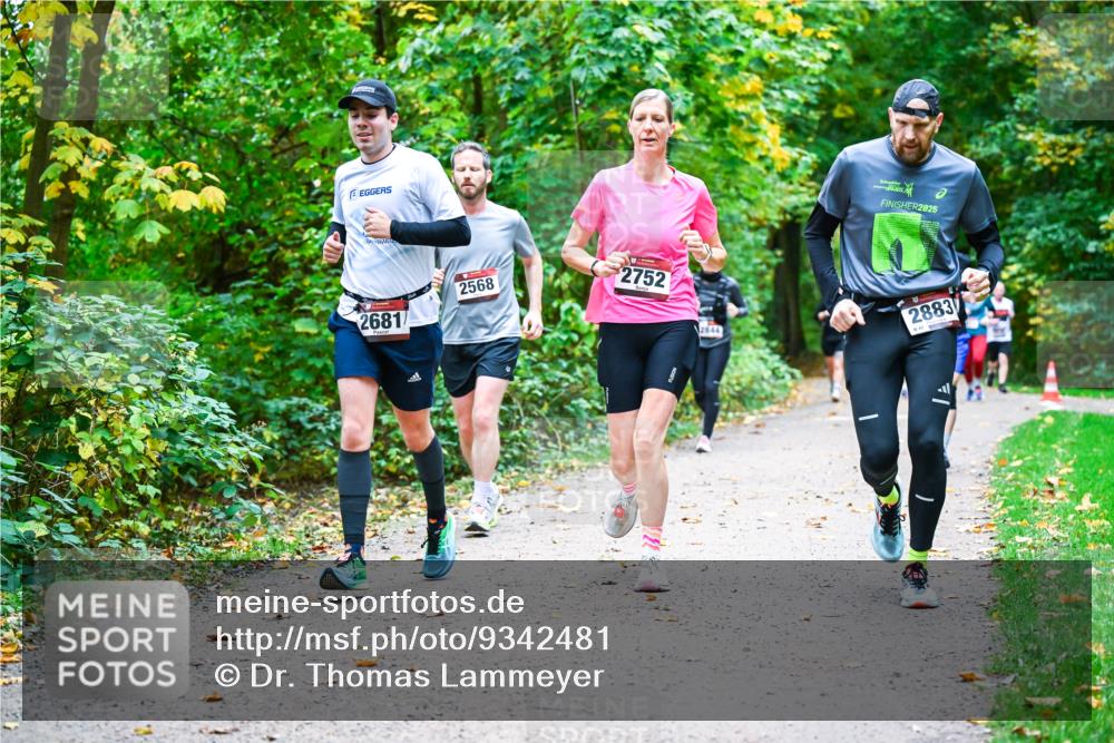 12.10.2025 - Bramfelder Halbmarathon 2025 Dr. Thomas Lammeyer http://msf.ph/oto/9342481 12.10.2025 09:55:08 Laufen 2681, 2568, 2752, 2025, 2644, 2883 meine-sportfotos.de