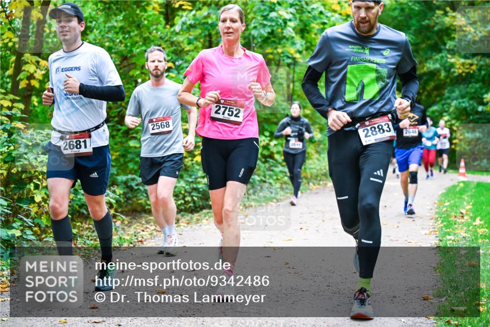 12.10.2025 - Bramfelder Halbmarathon 2025 Dr. Thomas Lammeyer http://msf.ph/oto/9342486 12.10.2025 09:55:09 Laufen 2681, 2568, 2752, 2025, 2883, 45, 2646 meine-sportfotos.de