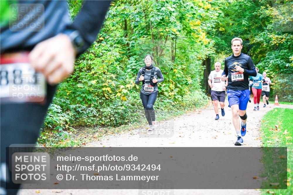 12.10.2025 - Bramfelder Halbmarathon 2025 Dr. Thomas Lammeyer http://msf.ph/oto/9342494 12.10.2025 09:55:10 Laufen 883, 2844, 2773, 2646, 2611, 2540 meine-sportfotos.de