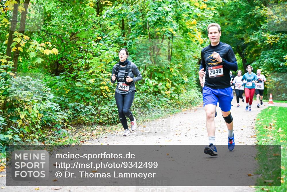 12.10.2025 - Bramfelder Halbmarathon 2025 Dr. Thomas Lammeyer http://msf.ph/oto/9342499 12.10.2025 09:55:10 Laufen 2844, 2646, 2611, 3540 meine-sportfotos.de