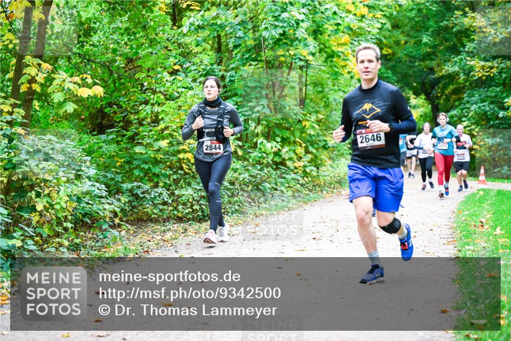 12.10.2025 - Bramfelder Halbmarathon 2025 Dr. Thomas Lammeyer http://msf.ph/oto/9342500 12.10.2025 09:55:11 Laufen 2844, 2646, 2611, 1540 meine-sportfotos.de