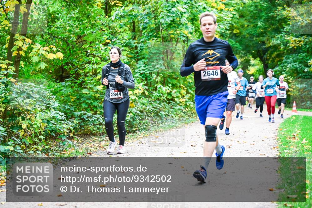 12.10.2025 - Bramfelder Halbmarathon 2025 Dr. Thomas Lammeyer http://msf.ph/oto/9342502 12.10.2025 09:55:11 Laufen 2844, 2646, 2611, 3540 meine-sportfotos.de